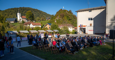 Motnik z novo kanalizacijo, čistilno napravo in urejenim trškim jedrom (3)